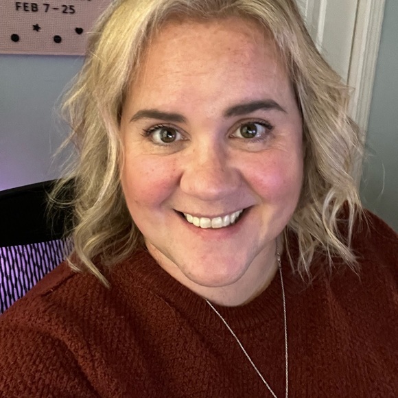 Meet your Posher, Meredith - Picture 2 of 2